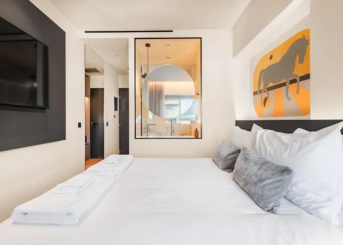 Dina & Mcallister Rooms & Suites